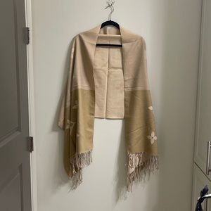 Women Scarf. L&V style.